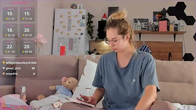 Girl_alone_home live sex cam