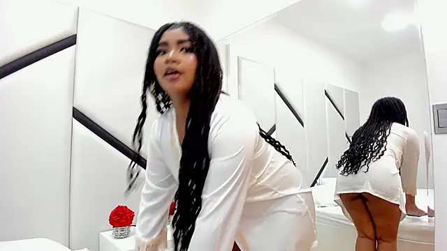 MirandaTurbay's cam snapshot