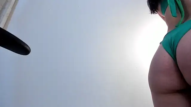 sarah_saenz_'s cam snapshot