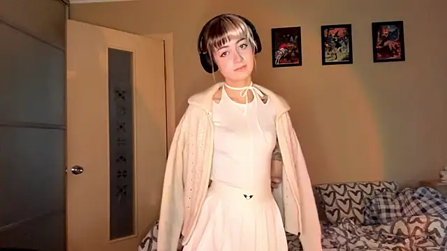 EmilySkyline's cam snapshot