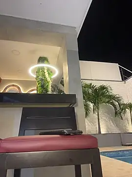 Maxim-Walker live sex cam