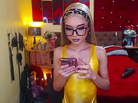 MeatyhorsecockMistress live sex cam