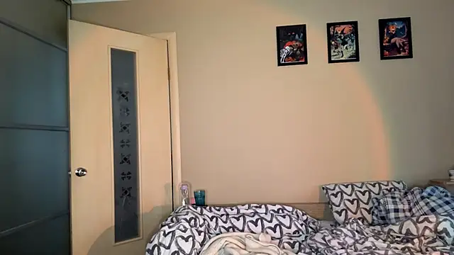 EmilySkyline's cam snapshot