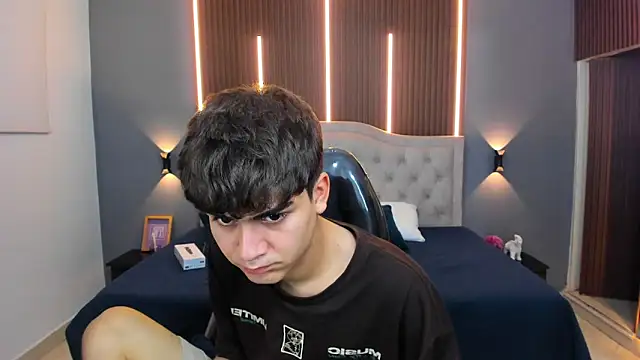 Tommy18__ live sex cam