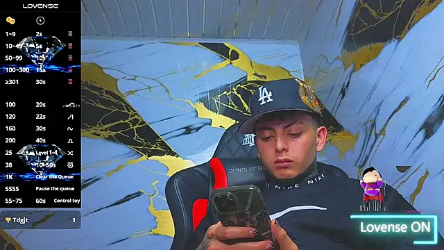 Kevin22_222 live sex cam