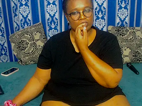 JUICEYLIPS333's cam snapshot