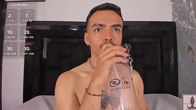 NicoKingg_'s cam snapshot