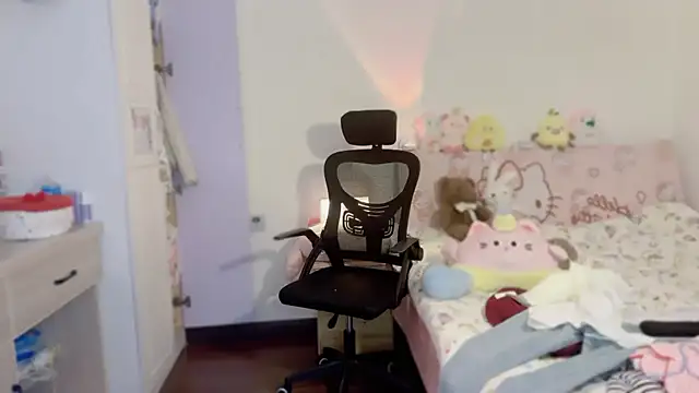 Onecutelittle's cam snapshot