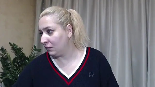 sweetpussy13's cam snapshot