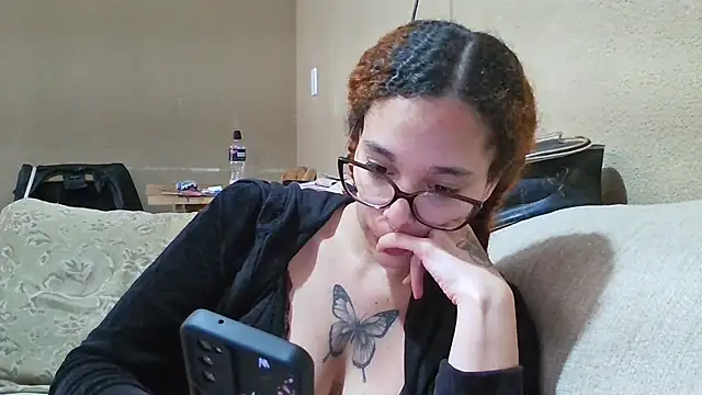 dominamoon_'s cam snapshot