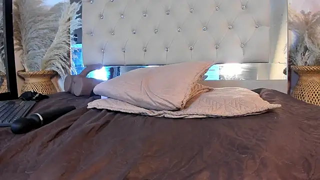 Luna_Tylor's cam snapshot