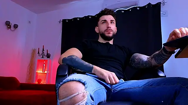 MightyAaron66 live sex cam