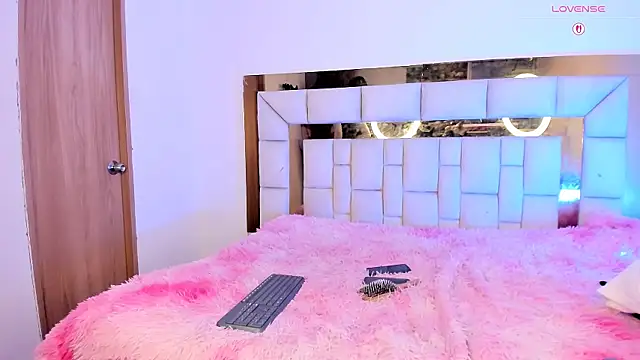 Nicol_ofi24's cam snapshot