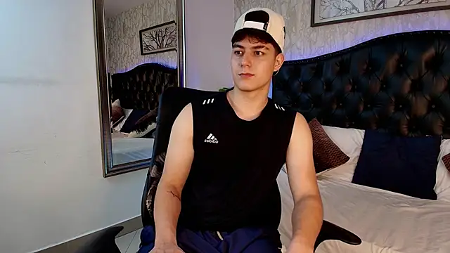 MaxxiCruzz live sex cam