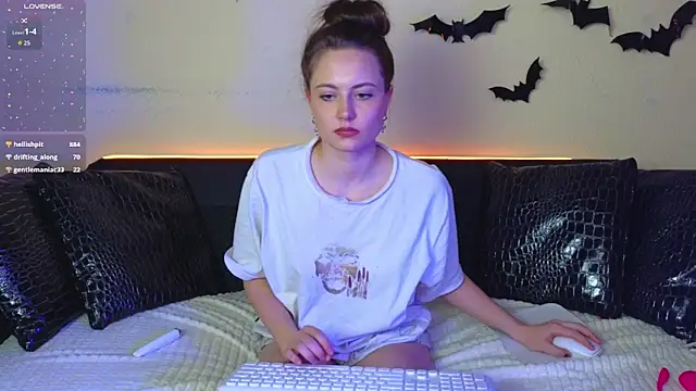 HolyBabyDoll's cam snapshot