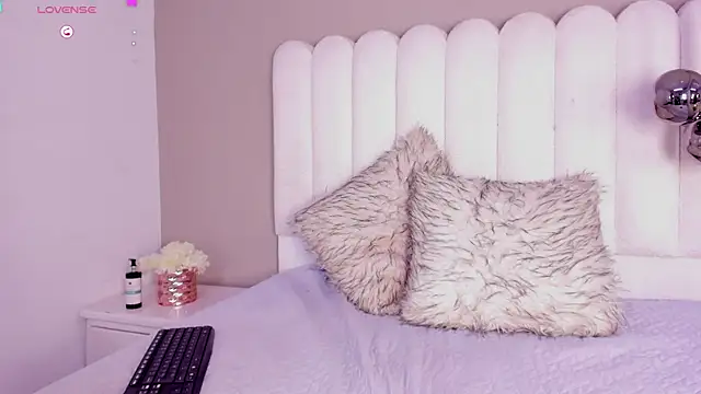 AbbyGils_21's cam snapshot