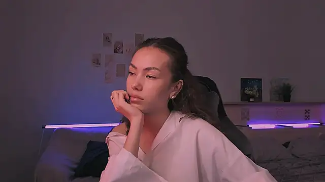 branchwithflowerss's cam snapshot