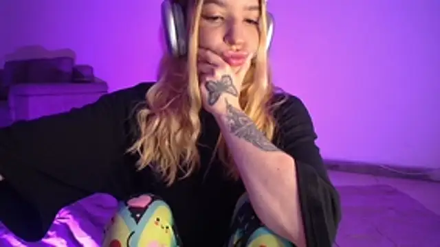 Alina_Lee_t's cam snapshot