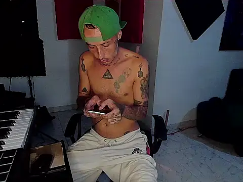 patrik_tattoo_'s cam snapshot