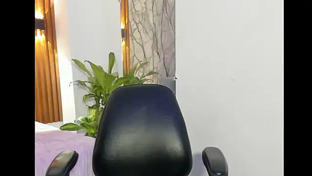 Charlotte_Delacroixx's cam snapshot