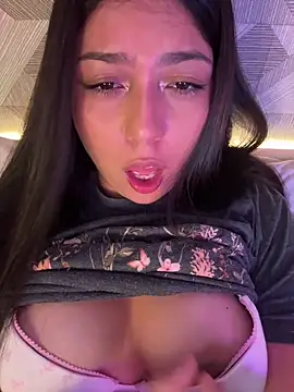 Maii_chan live sex cam