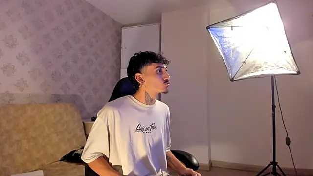 Mr_Strike live sex cam