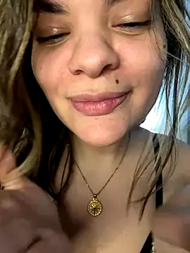 Zyrella live sex cam