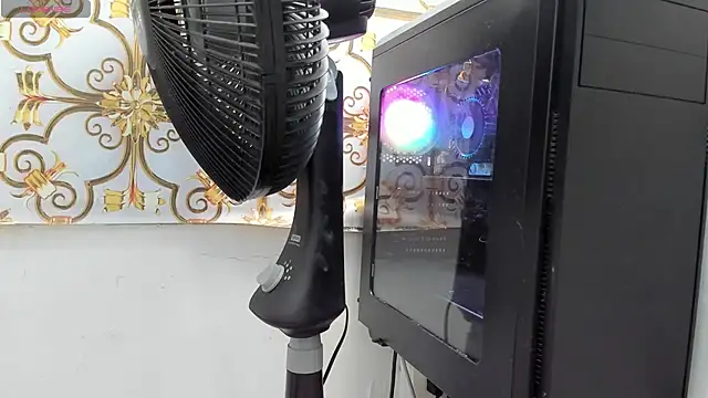 cum_serafin's cam snapshot