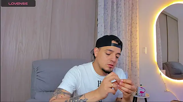 alejandro_calderon1's cam snapshot