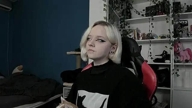 Holy_Mistress_S live sex cam