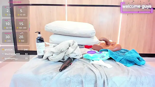 adela_chase's cam snapshot