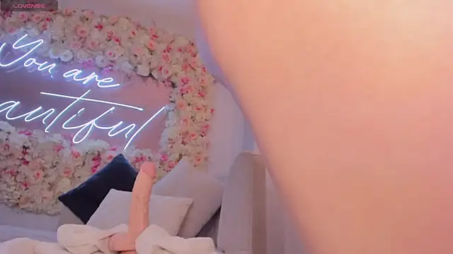 MeganCross1's cam snapshot