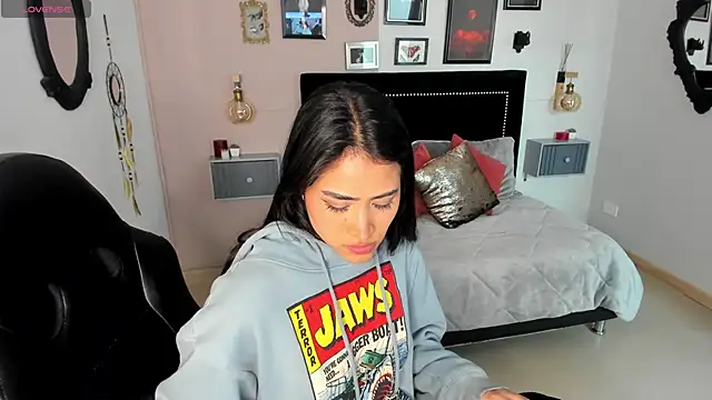 lara_madisson's cam snapshot