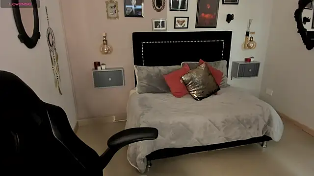 lara_madisson's cam snapshot