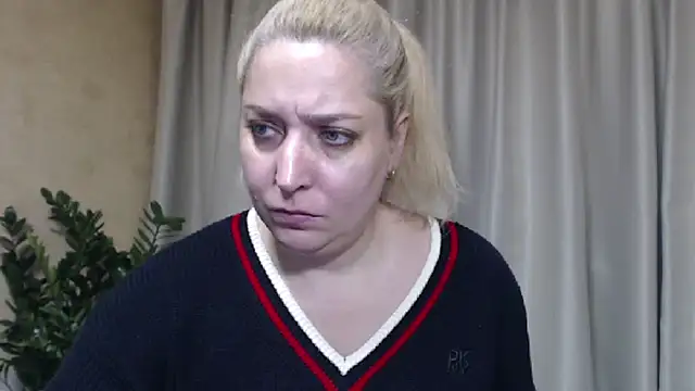 sweetpussy13's cam snapshot