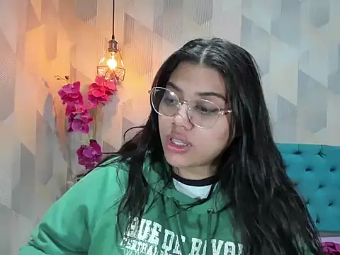 LindaBreeS live sex cam