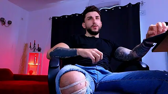 MightyAaron66 live sex cam