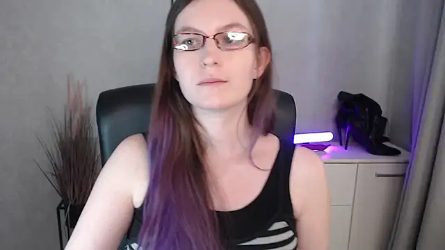 emmaxDelight's cam snapshot