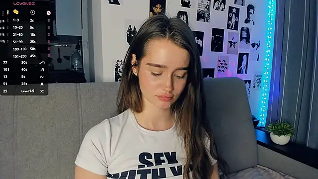 lovelyalivia's cam snapshot