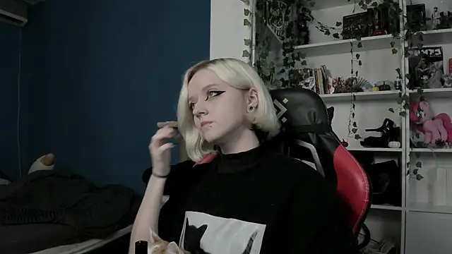 Holy_Mistress_S's cam snapshot