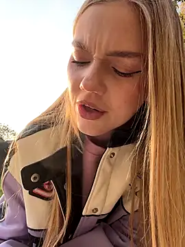 MilaMoone live sex cam