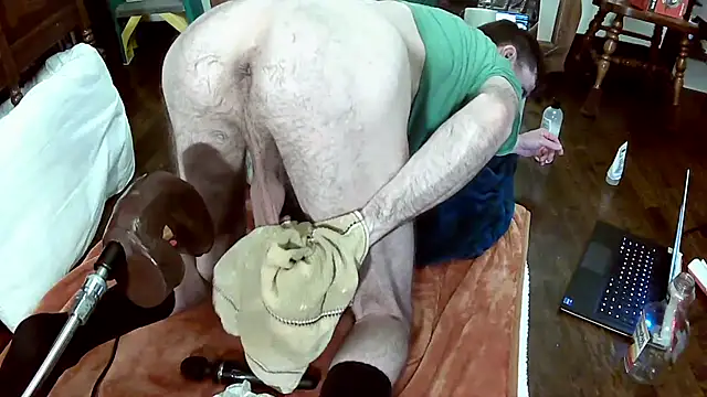 MaxJr8008 live sex cam