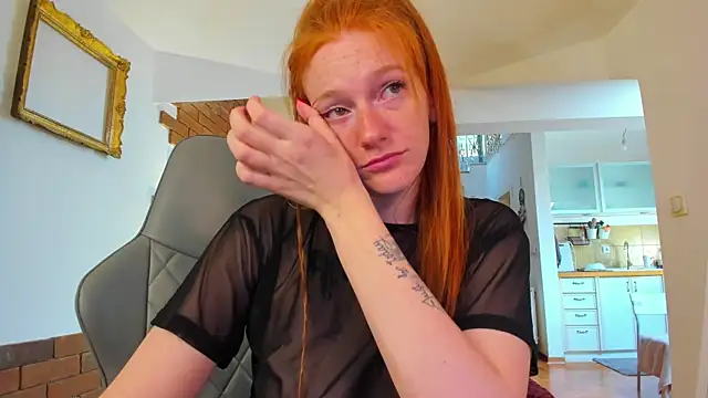 Aliceginger99's cam snapshot