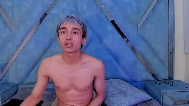 LauryAndNarem69 live sex cam