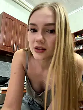 MilaMoone live sex cam