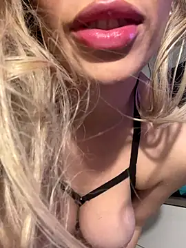 JolieBee's cam snapshot