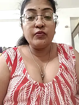 LAVERNIYA_'s cam snapshot