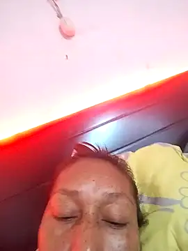 Naomi-Mature's cam snapshot