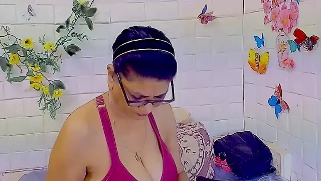 IndianAllure's Stripchat show and profile