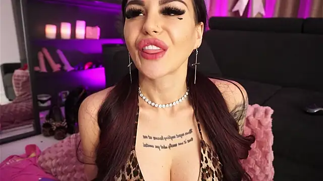 NaomyBlackBarbie's cam snapshot